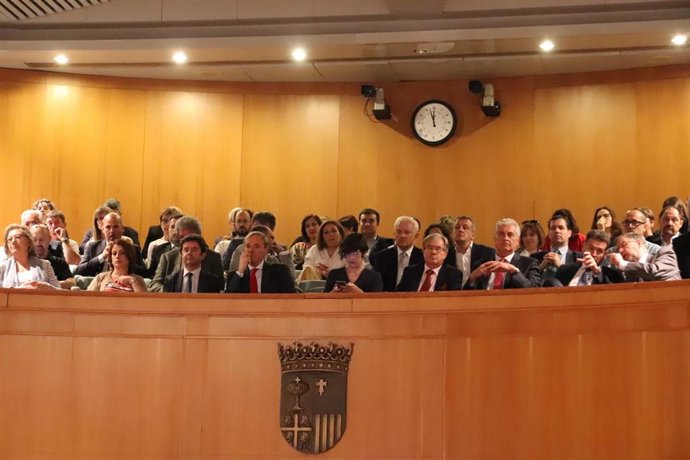 El alcalde de Huesca confía en que las Cortes tengan en cuenta la realidad municipal en los procesos legislativos
