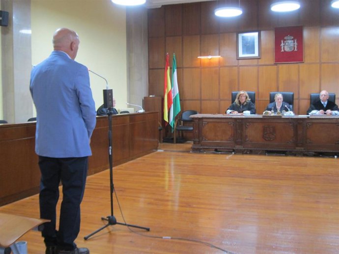 Jaén.- Tribunales.- El acusado de intentar matar a su mujer a cuchilladas dice que "nunca" quiso hacerle daño