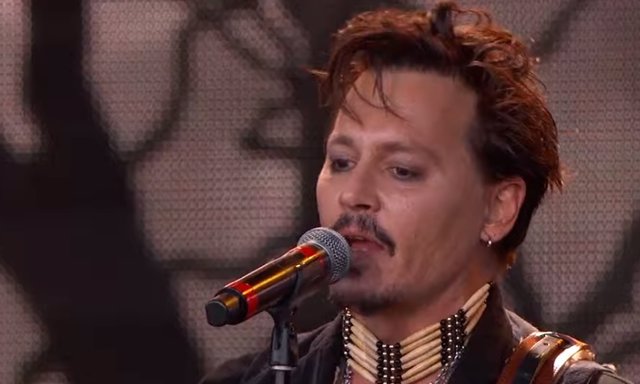 VÍDEO: Johnny Depp canta Heroes de David Bowie al frente del supergrupo Hollywood Vampires