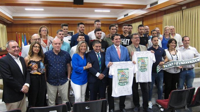 Córdoba.- El alcalde destaca la labor iniciada "por lo urgente" y la "buena disposición" de los grupos