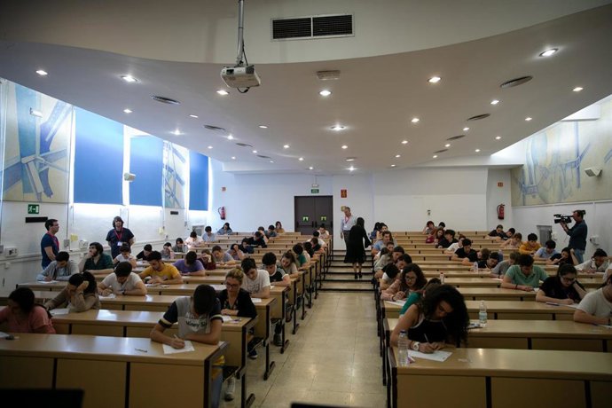 Prueba de Evaluación de Bachillerato para el Acceso a la Universidad y Pruebas de Admisión (PEvAU) en la Hispalense