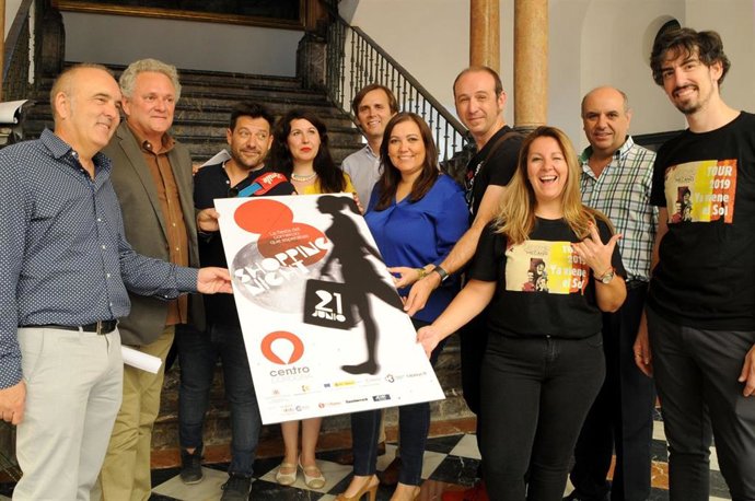 CórdobaÚnica.- La VIII Shopping Night ofrece este viernes una jornada festiva y lúdica para incentivar el comercio local