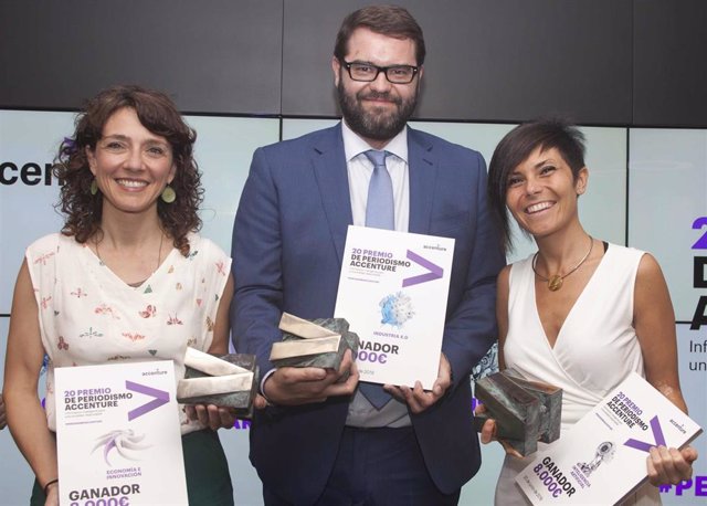 Cristina Saez, Daniel Vidal y Esther Paniagua, ganadores de la XX Edición del Premio de Periodismo Accenture