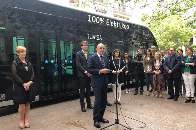 Las instituciones vascas presentan el Bus Eléctrico Inteligente, que funcionará en Vitoria a partir de 2020