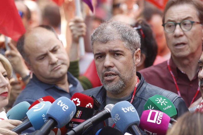Los secretarios generales de CC.OO. y UGT, Unai Sordo y Pepe Álvarez, mantienen un encuentro ante los medios previo a la manifestación por el 1 de mayo