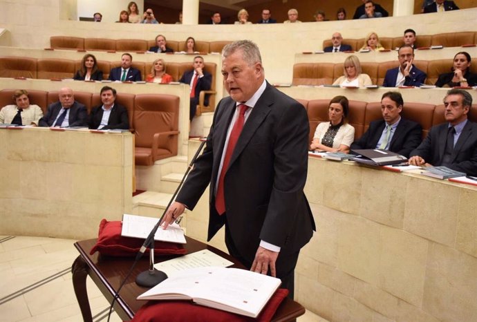 Nuevo presidente del Parlamento promete "ecuanimidad" y aspira a crear el "ambiente propicio" para el acuerdo