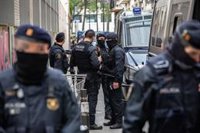 Uns 20 detinguts en la macrooperació contra la xarxa de llauners del Raval
