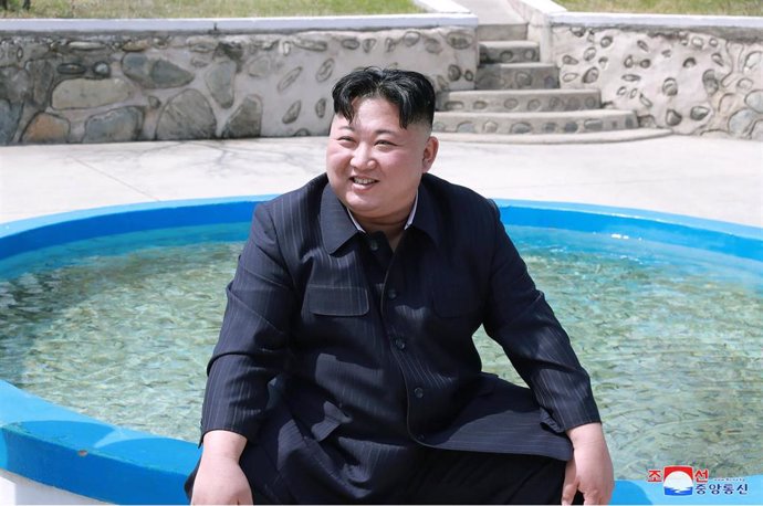 North Korean Leader kim attends flight training