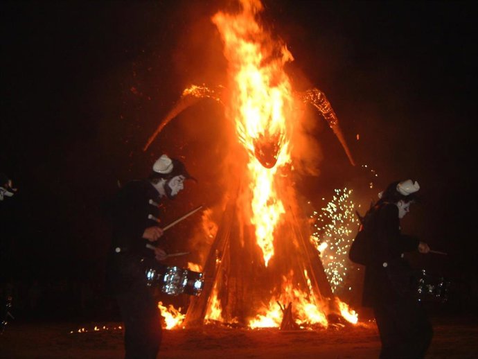 Imagen de una Hoguera de San Juan
