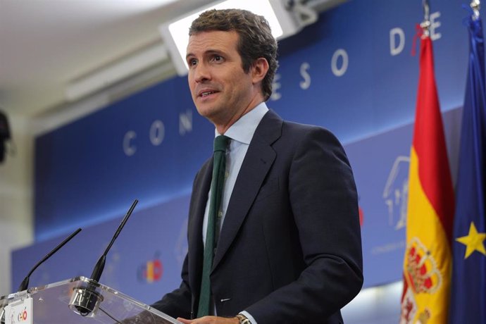 Rueda de prensa del presidente del PP, Pablo Casado, tras reunirse con el presidente del Gobierno en funciones, Pedro Sánchez, en el Congreso de los diputados para hablar sobre la investidura.