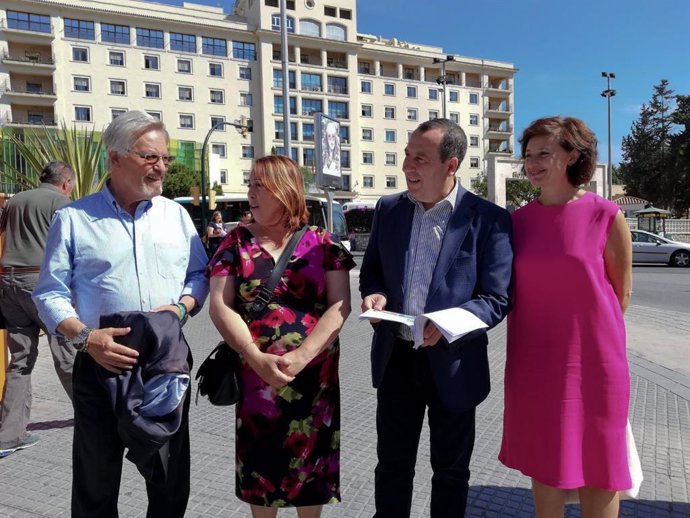 El secretario general del PSOE de Málaga, José Luis Ruiz Espejo, informa sobre Sanidad