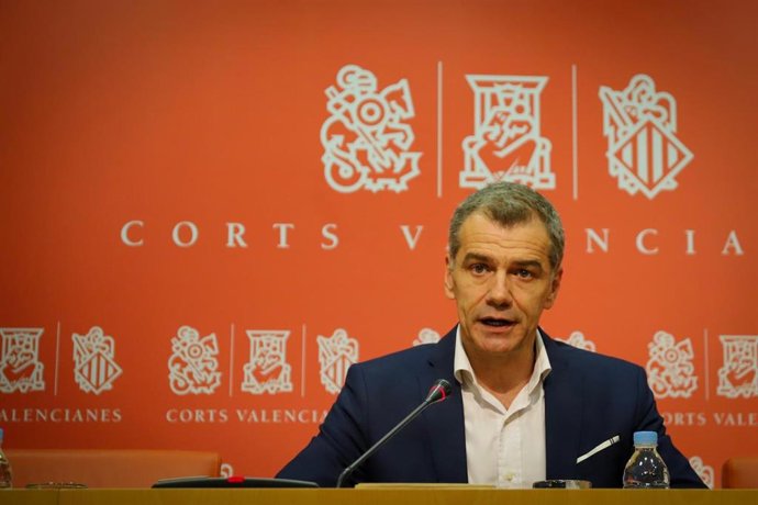 Toni cantó en imagen de archivo