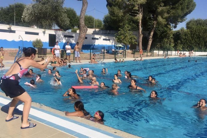 La piscina municipal volverá a contar con cursos de natación y demás actividades de dinamización, cuyas preinscripciones se podrán realizar también a partir de las 10,00 horas de este  lunes en la propia instalación.