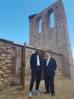 El consejero en funciones de Cultura, Turismo y Deportes, Jaime de los Santos, ha visitado hoy el municipio de Gargantilla del Lozoya y Pinilla de Buitrago