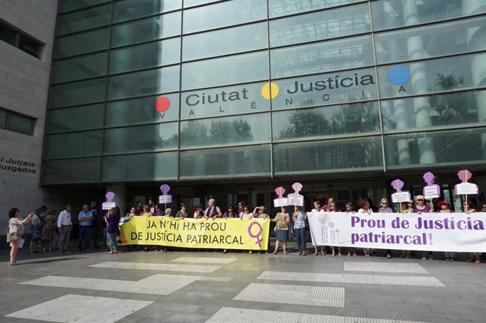 Concentración del Movimiento Feminista de Valncia para pedir una sentencia "ejemplar" para La Manada