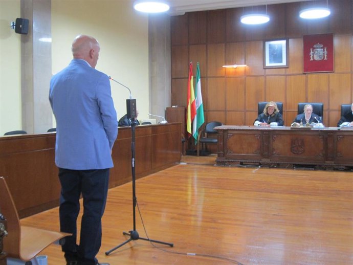 Jaén.- Tribunales.- Fiscalía rebaja su petición de penas a ocho años y medio para el acusado de apuñalar a su mujer