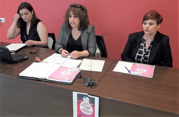 Eva María Losa Rodríguez, Sabela Landín y Rosario Martos, miembros de la Asociación de Afectadas del Essure de Galicia