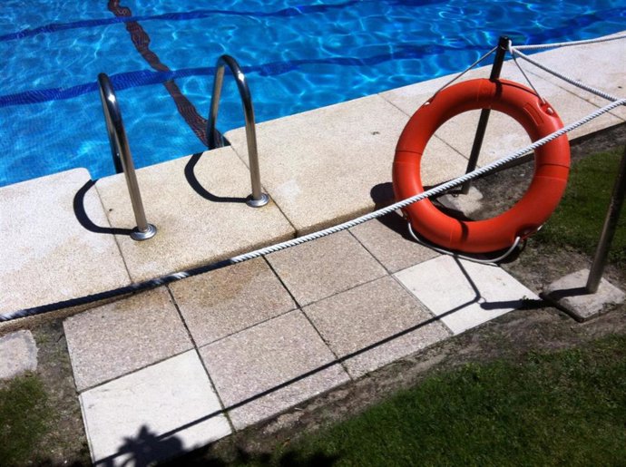 Piscina olímpica, natación, salvavidas