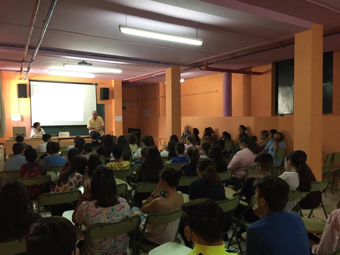 Entrega de los premios del concurso de carteles 'Lo mejor es no fumar'