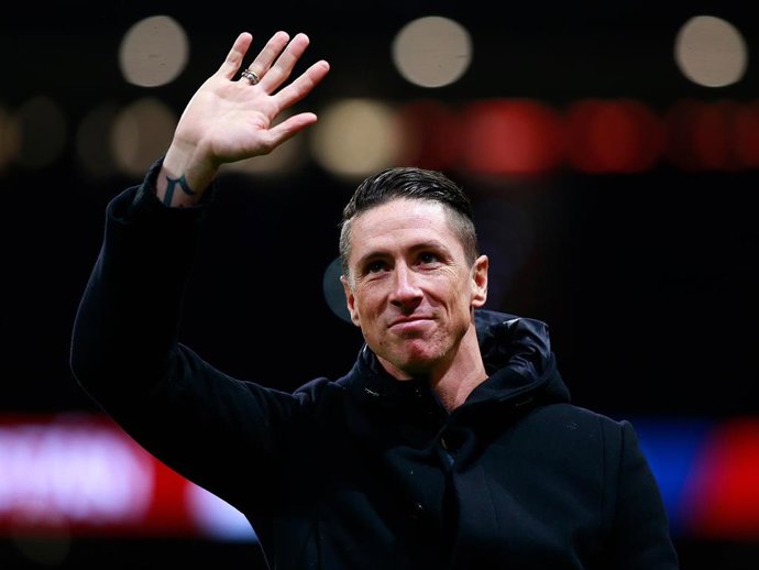 Uno de los momentos más duros para los futbolistas es cuando se tienen que enfrentar a su despedida con el campo en el que durante muchos años se han estado dejando la piel para llegar a lo más alto. El fútbol es un deporte con una edad caduca y además,