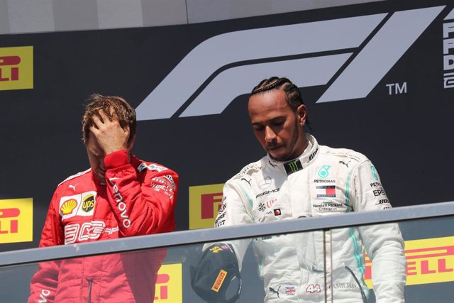 09 June 2019, Canada, Montreal: First placed British Formula One driver Lewis Hamilton of team Mercedes and Second placed German Formula One driver Sebastian Vettel of team Scuderia Ferrari celebrate on the podium after the Formula One Grand Prix of Canad