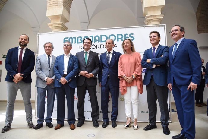 Autoridades y responsables del Proyecto Embajadores de Córdoba en su presentacion