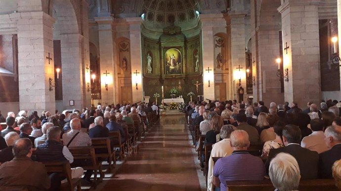 Funeral en memoria de Rafael de la Sierrra en la iglesia de Santa Lucía en Santander