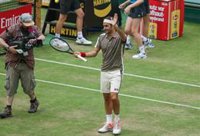 Federer puede con Bautista en los cuartos de final de Halle