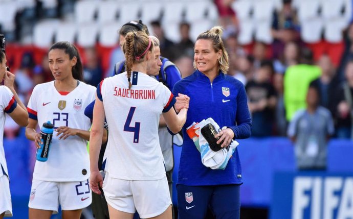 Ashlyn Harris of USA celebrates the victory with Becky Sauerbrunn of USA after the FIFA Women's World Cup France 2019, Group F football match between USA and Chile on June 16, 2019 at Parc des Princes stadium in Paris, France - Photo Melanie Laurent / A
