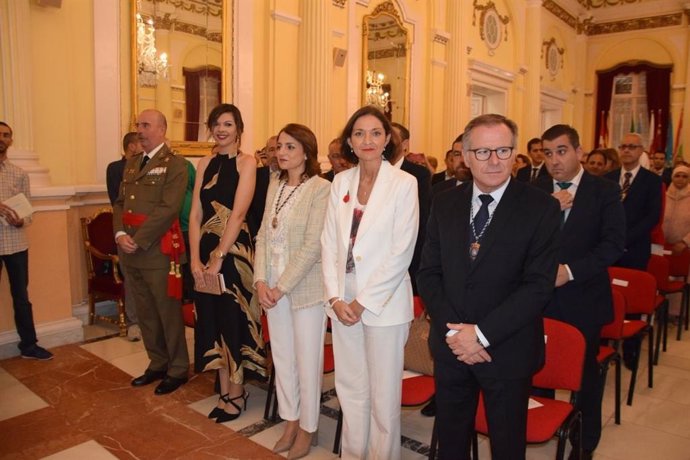 Reyes Maroto y el nuevo presidente de Melilla en el acto de toma de posesión del representante de Cs