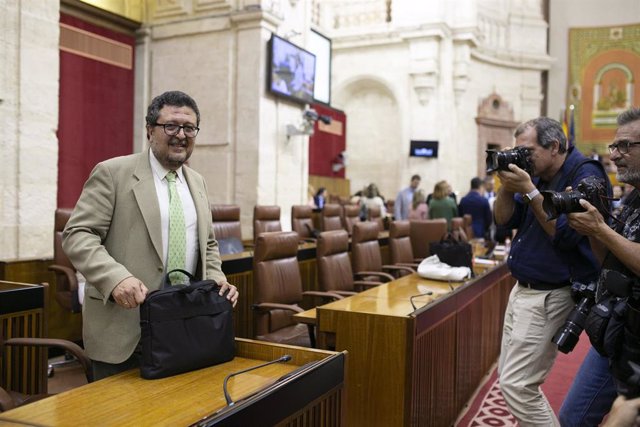 Pleno del Parlamento andaluz dedicada de forma monográfica al debate de totalidad del proyecto de Ley de Presupuestos de la Comunidad Autónoma para 2019. El lider del Grupo Parlamentario VOX, Francisco Serrano.
