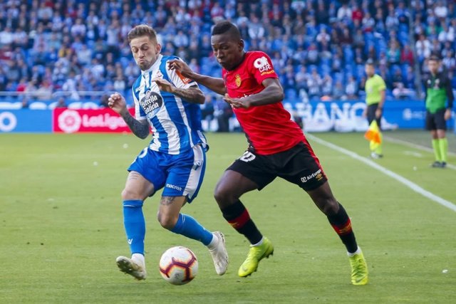 Pervis Estupiñán, durante un partido con el RCD Mallorca.