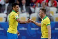 Brasil aplasta a Perú en su camino a cuartos de final