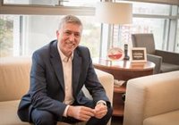 Climent insta al empresariado a "feminizar" la economía y a subir los sueldos