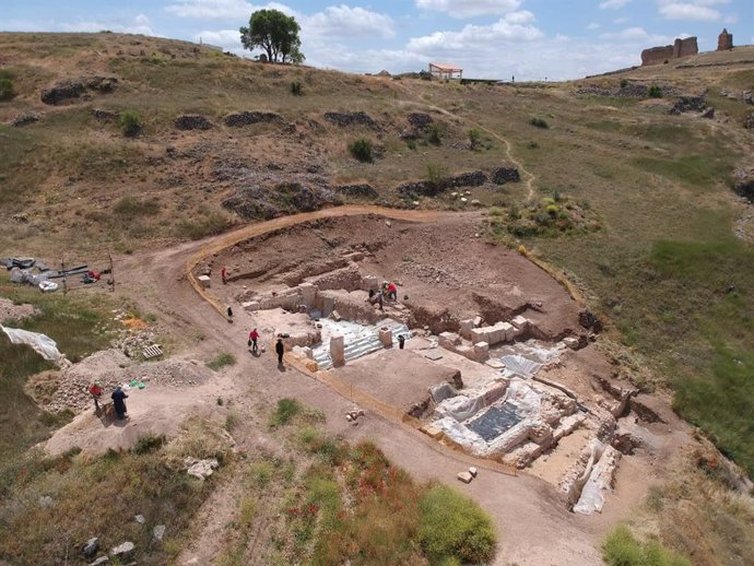 Excavaciones en las termas romanas de Valeria.