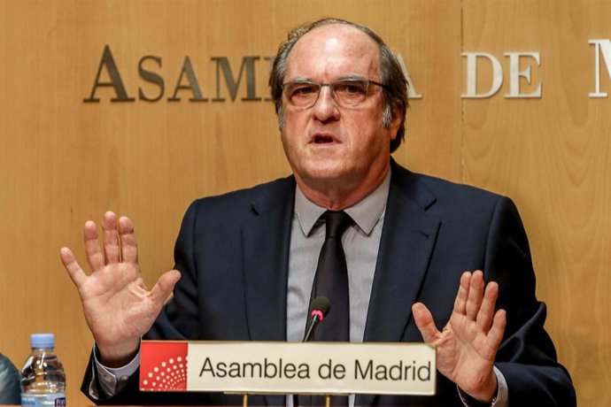 El candidato del PSOE a la Presidencia de la Comunidad de Madrid, Ángel Gabilondo ofrece declaraciones a los medios de comunicación tras su reunión con Más Madrid en la Asamblea de Madrid.