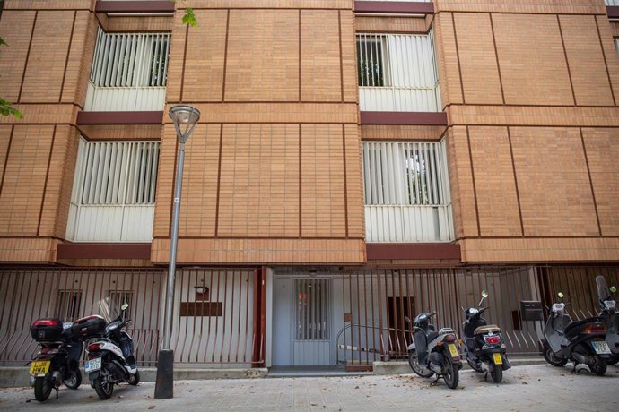 Familiares Y Alumnos Del Colegio Mayor Bonaigua Se Concentran Ante El Oratorio