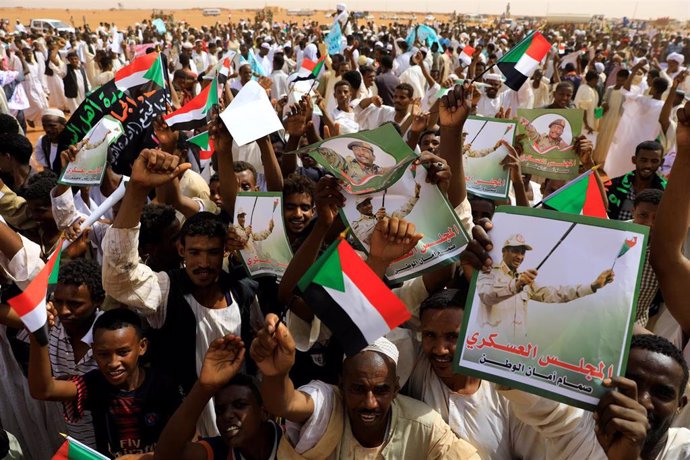 Simpatizantes de la junta militar sudanesa