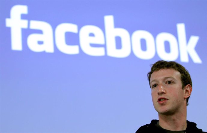 El presidente ejecutivo de Facebook, Mark Zuckerberg, durante una rueda de prensa en la sede de Facebook en Palo Alto, California, el 26 de mayo de 2010