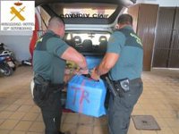 Interceptada una embarcación con 417 kilos de hachís cerca de la costa de Adra (Almería)