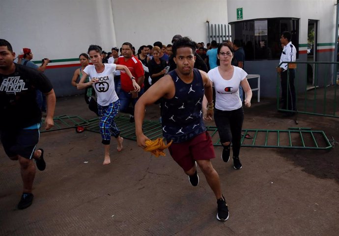 Migrantes se escapan del centro de detención Siglo XXI en Tapachula