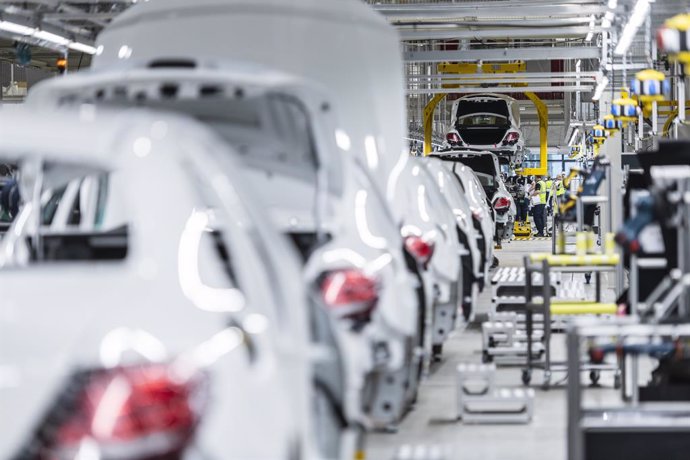Producción del Mercedes-Clase E sedan en la fábrica de Daimler en Moscú