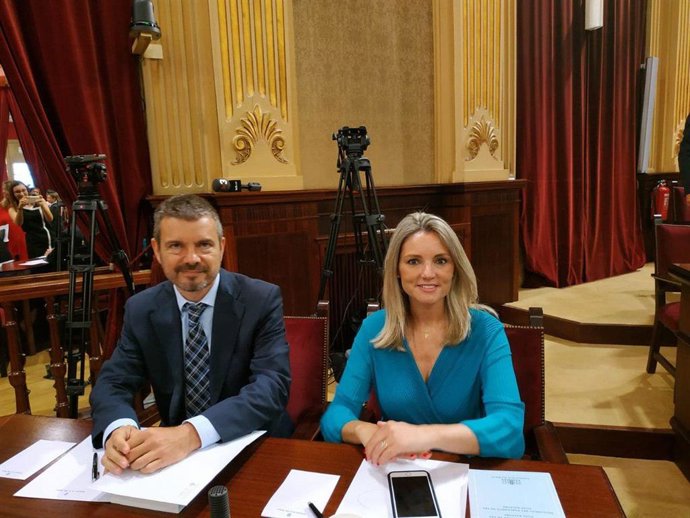 La diputada y portavoz adjunta de Ciudadanos en el Parlament, Patricia Guasp, y el portavoz Marc Pérez-Ribas