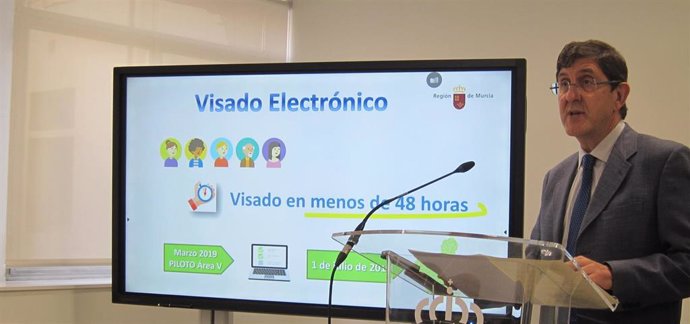 El consejero de Salud en funciones, Manuel Villegas, presentó hoy la extensión del sistema regional de receta y visado electrónico