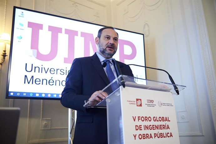 El ministro José Luis Ábalos en la UIMP