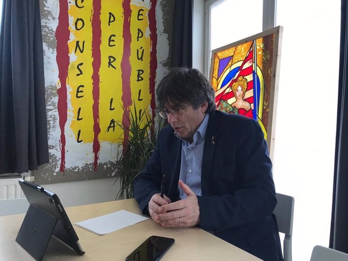 Puigdemont se reúne con Mas tras encontrarse con alcaldes del PDeCAT e independientes de JxCat