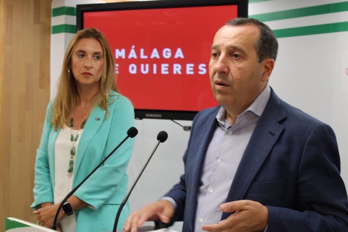 José Luis Ruiz Espejo (PSOE) y Mariló Valencia (SUP) en rueda de prensa