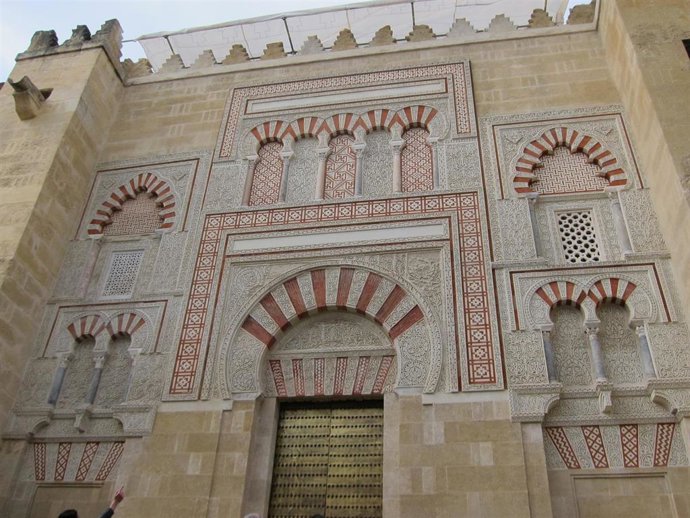 Una de las puertas situadas en el paramento oriental de la Mezquita de Córdoba en el que se intervendrá.