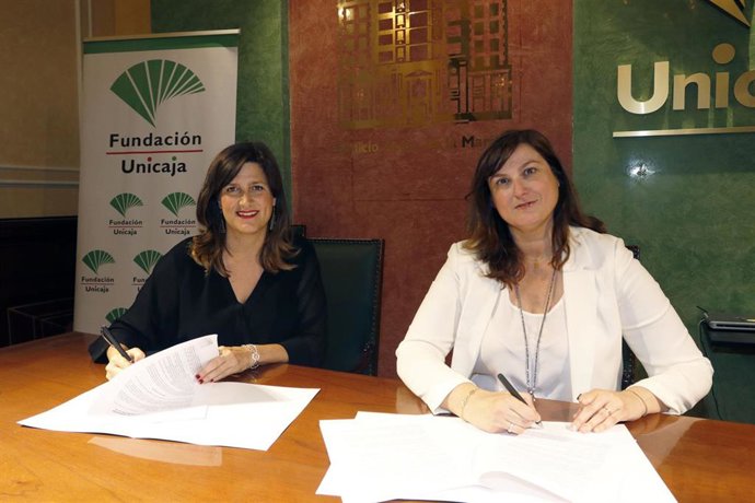 Ana cabrera fundación unicaja (izqda) y Rocío García de RGD factoría de proyectos sobre mayores en linea habilidades tecnológicas