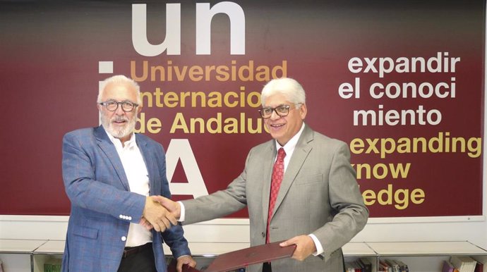 Los rectores de la UNIA y la Universidad Panamericana de Guatemala firman un acuero de colaboración académica
